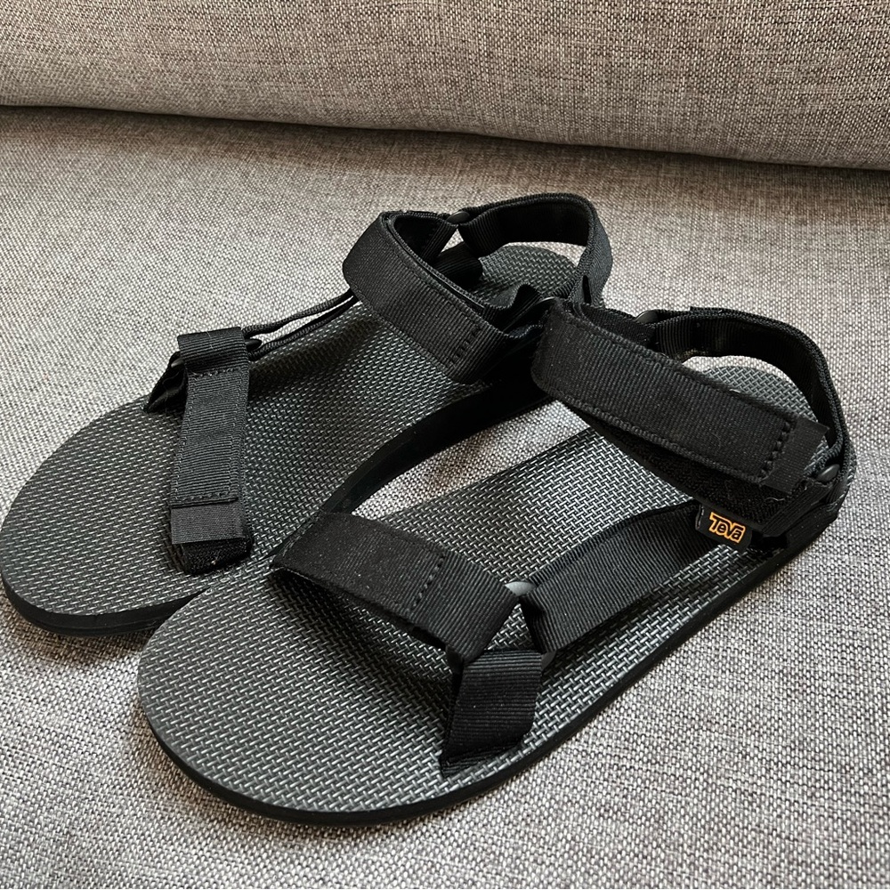 Teva Black Sandals Men’s 10, barely worn